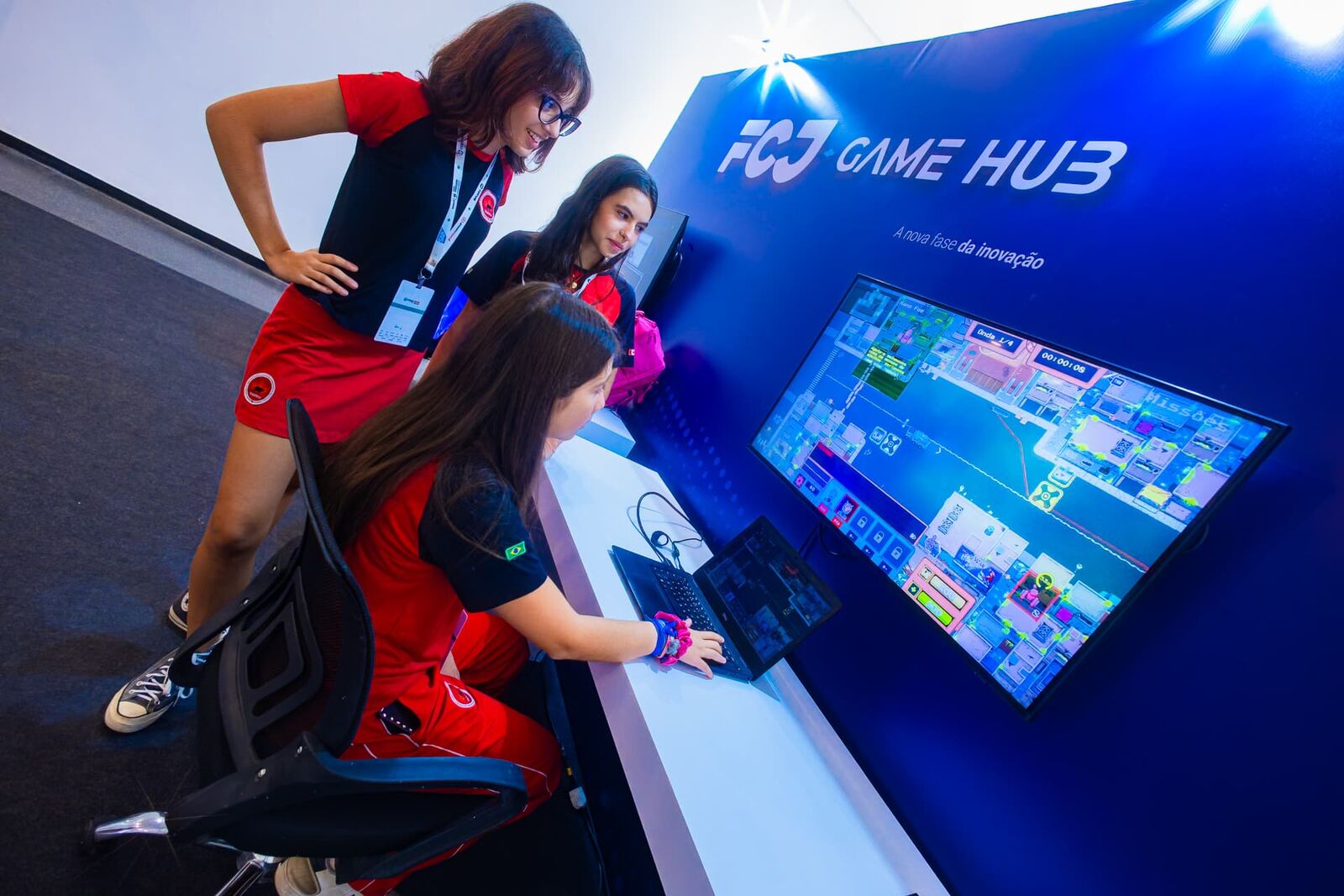 FCJ Game Hub na área de experiências do evento