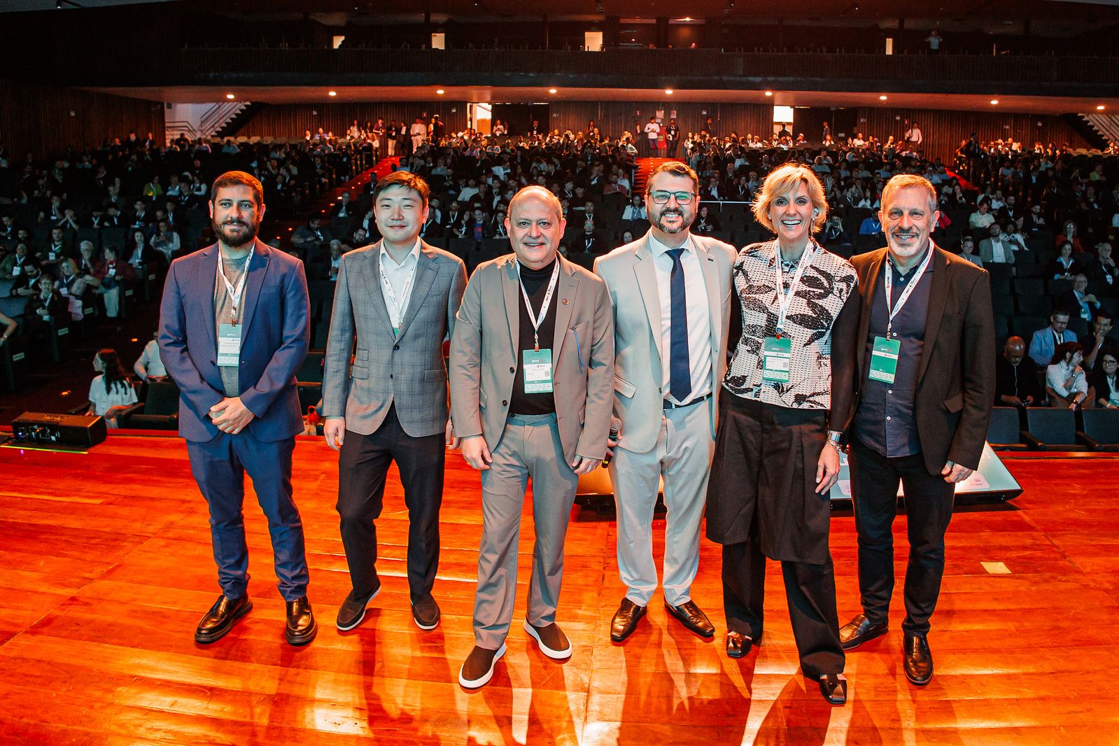 Premiação de startups no palco do Minas Summit