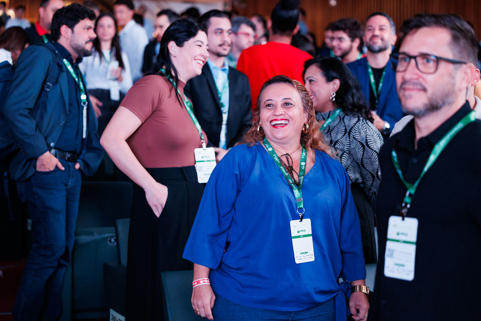 Público animado durante a programação do Summit