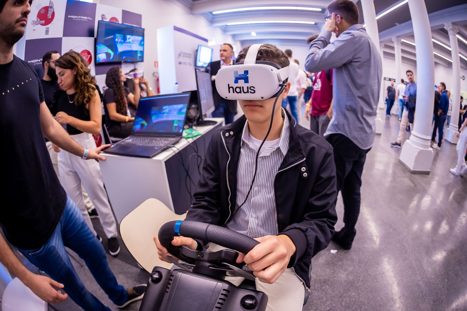 Experiência de realidade virtual na área de exposição